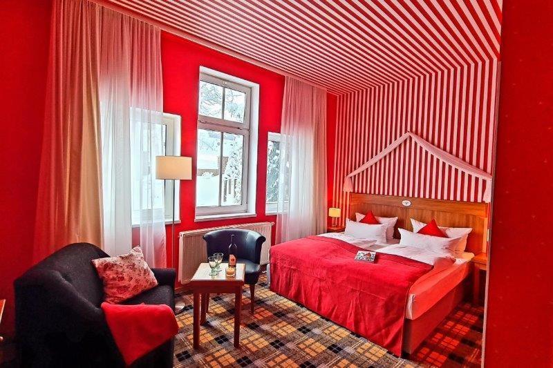 Hotel Schieferhof - Glaslust Нойхаус-ам-Реннвег Экстерьер фото